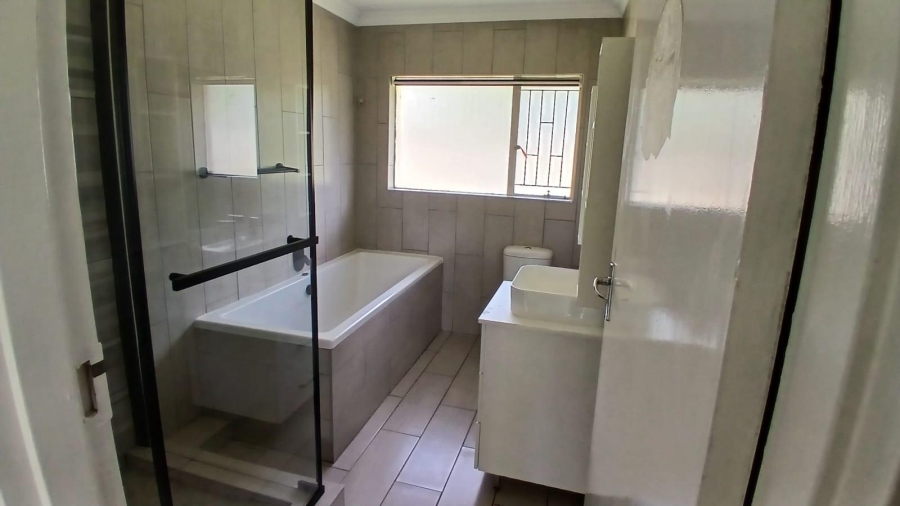 5 Bedroom Property for Sale in Pellissier Free State